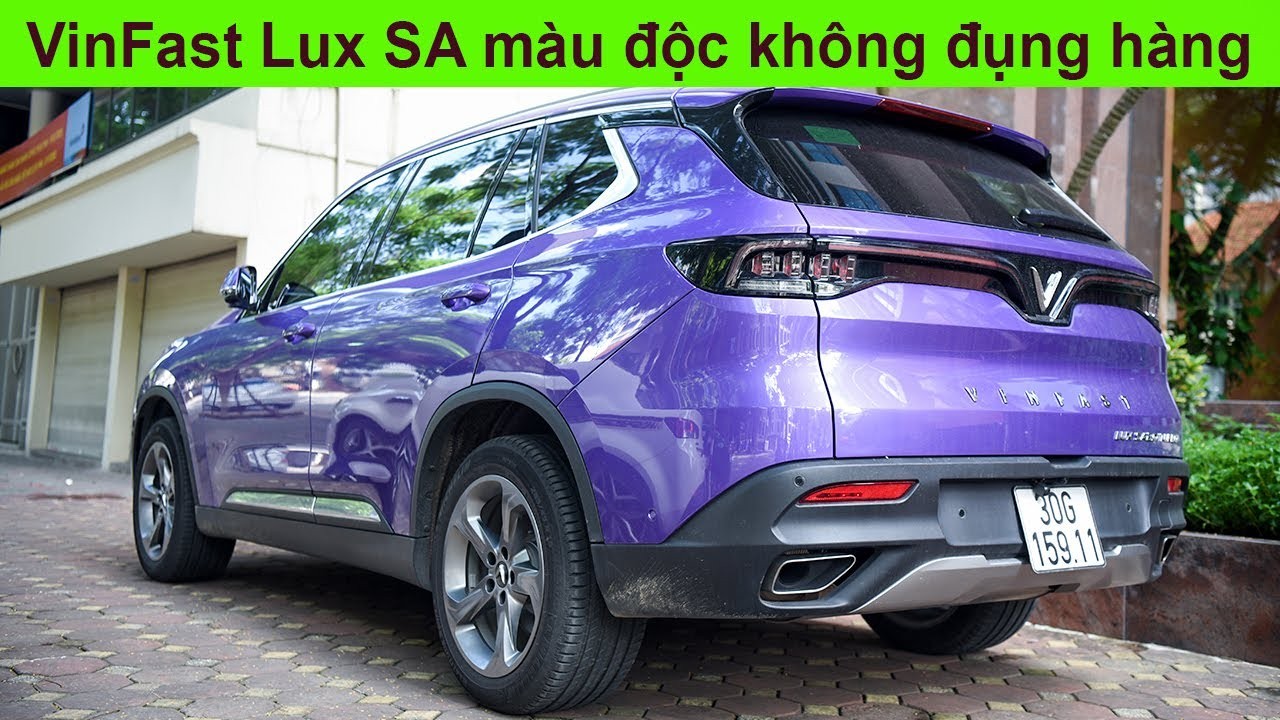 Chiếc VinFast LUX SA 2.0 Độc Đáo Với Lớp Decal Tím "Không Đụng Hàng" Tại Hà Nội